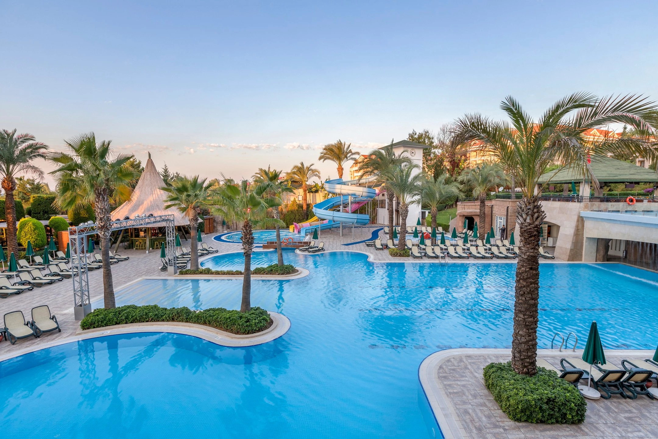 #altIMG Havuz in Hotel# Dobedan Beach Resort Comfort #altIMG in# Antalya, Türkiye - #altIMG Image# 5