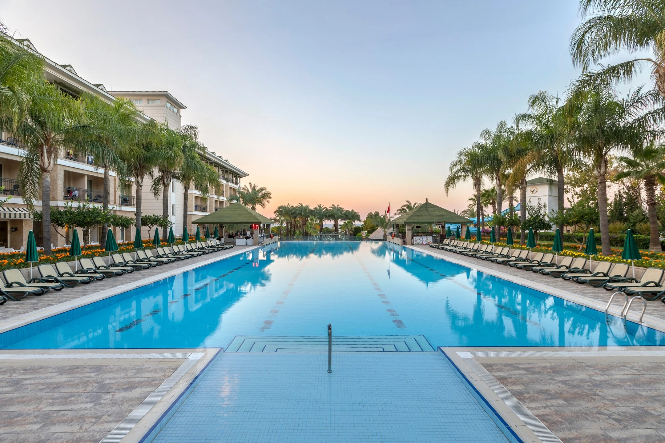 #altIMG Havuz in Hotel# Dobedan Beach Resort Comfort #altIMG in# Antalya, Türkiye - #altIMG Image# 6