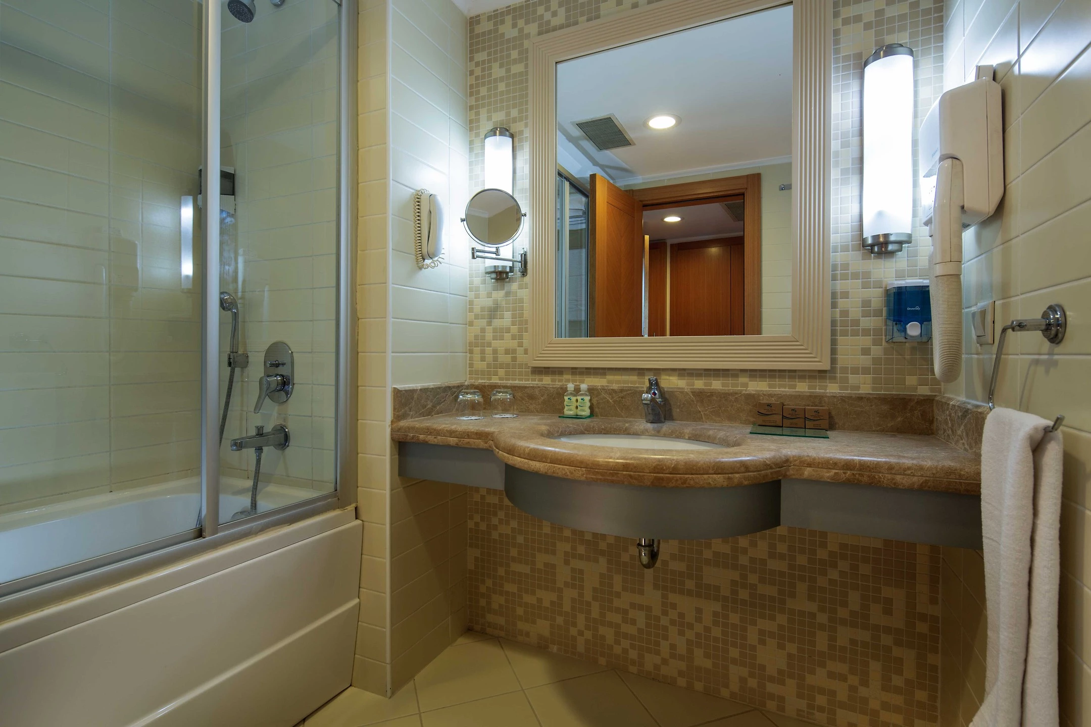 #altIMG Oda in Hotel# Crystal Admiral Resort Suites & SPA #altIMG in# Antalya, Türkiye - #altIMG Image# 7