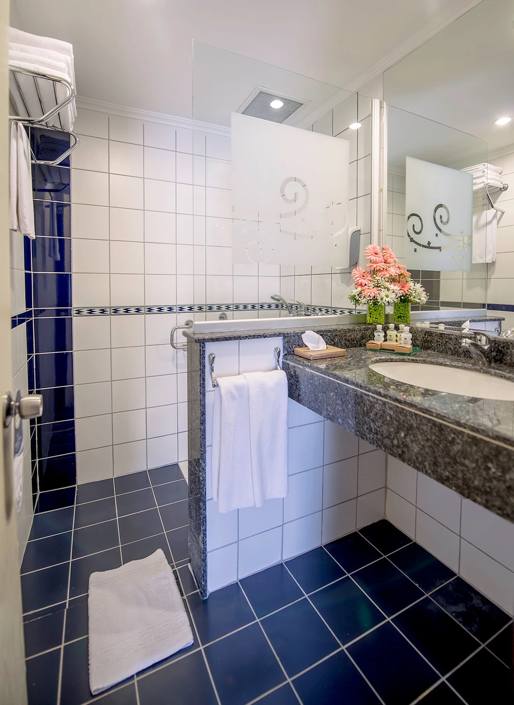 #altIMG Oda in Hotel# Crystal Aura Beach Resort & SPA #altIMG in# Antalya, Türkiye - #altIMG Image# 2