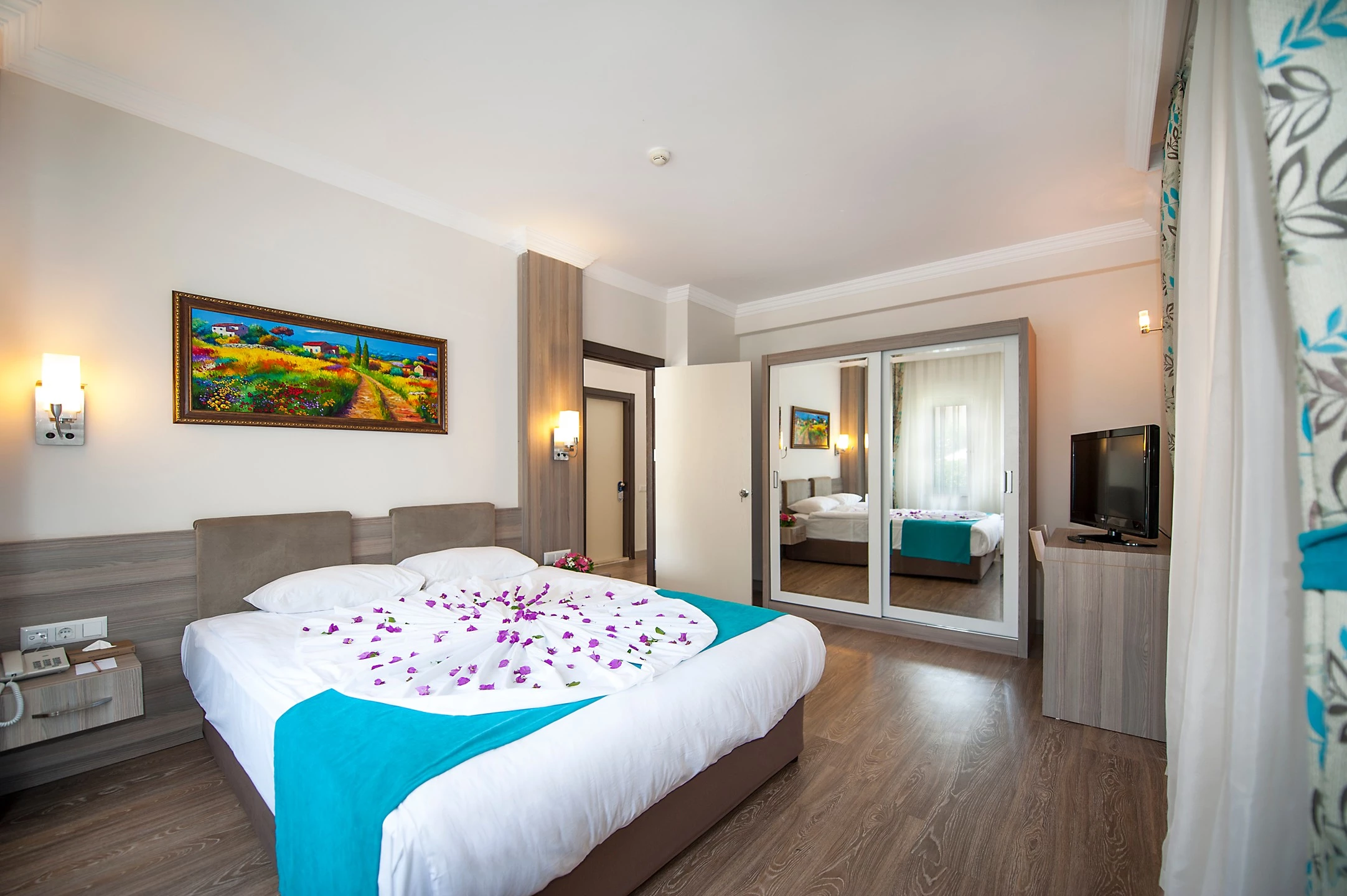 #altIMG Oda in Hotel# Crystal Aura Beach Resort & SPA #altIMG in# Antalya, Türkiye - #altIMG Image# 3