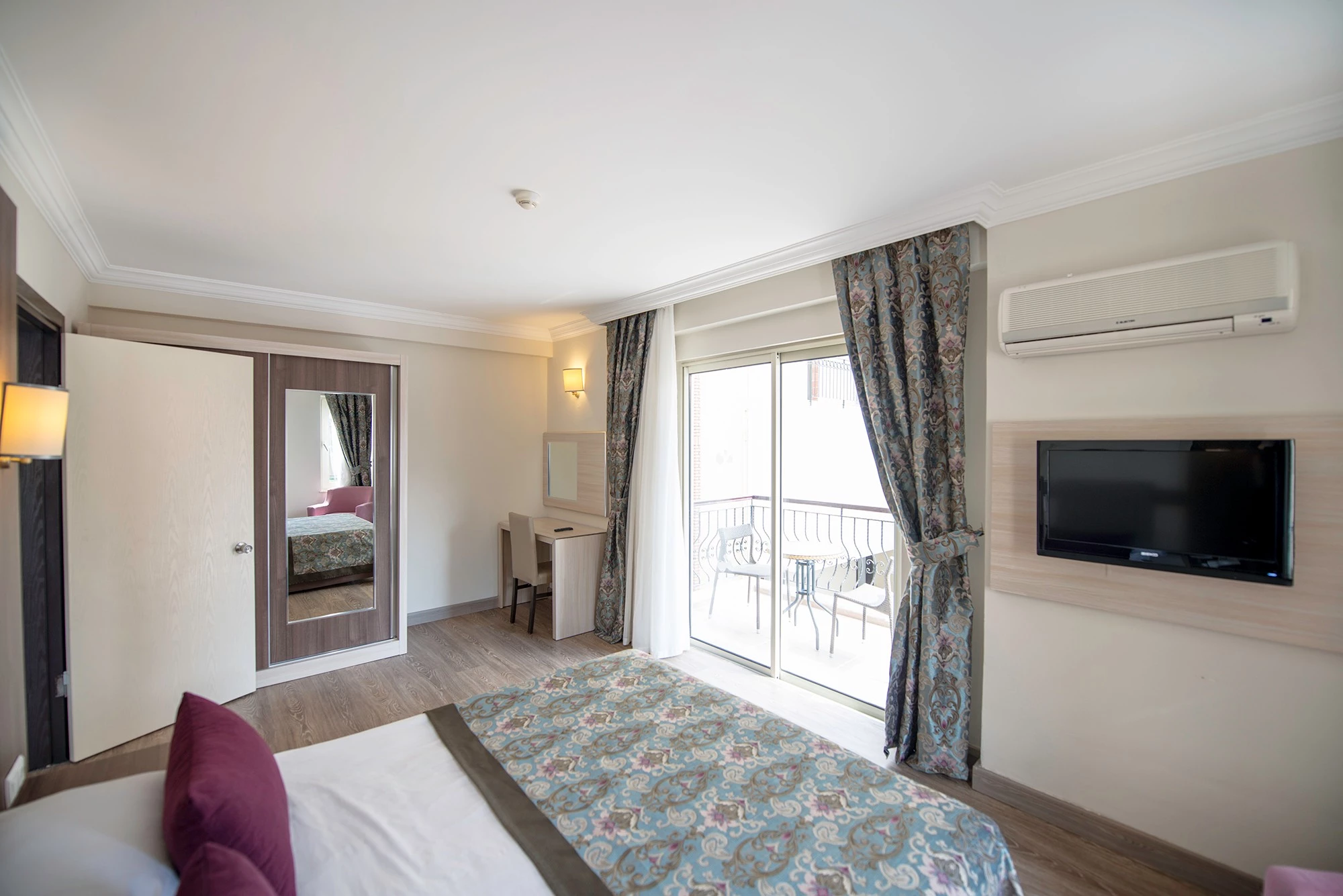 #altIMG Oda in Hotel# Crystal Aura Beach Resort & SPA #altIMG in# Antalya, Türkiye - #altIMG Image# 13