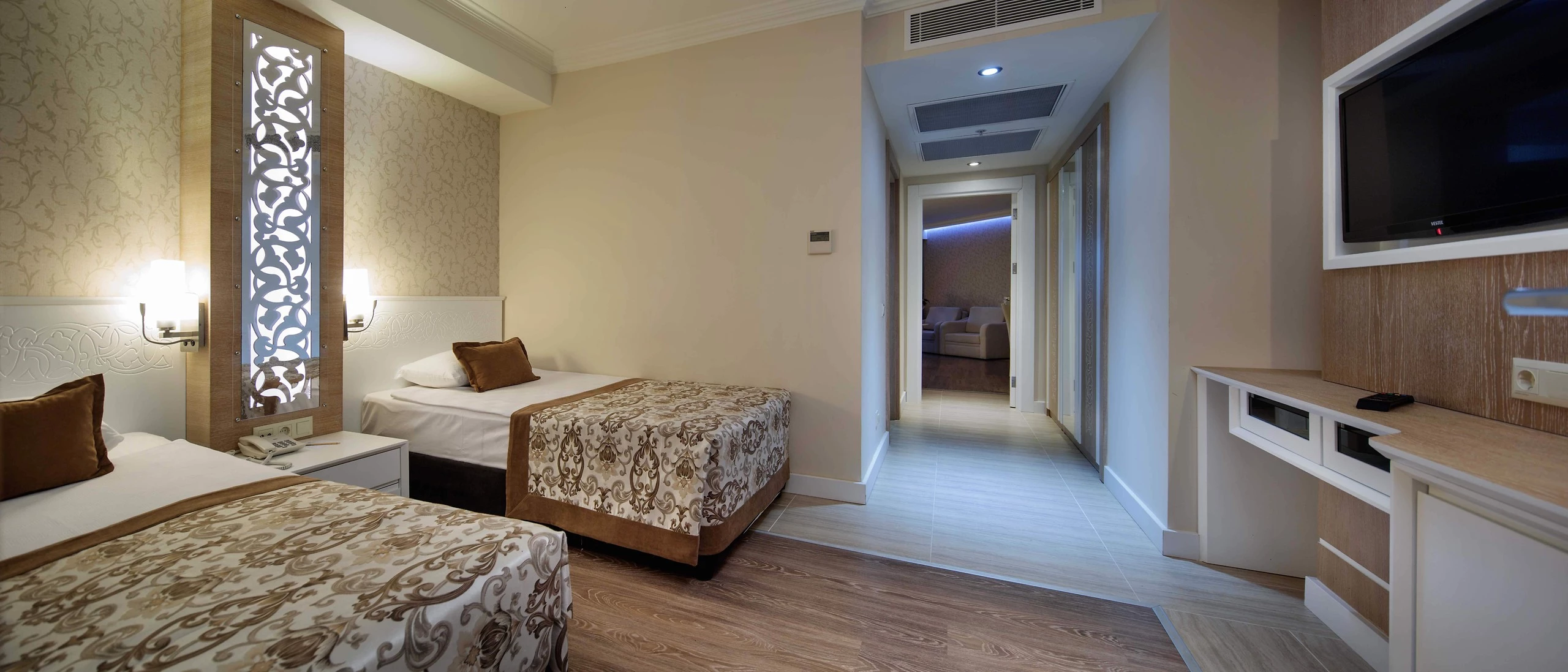 #altIMG Oda in Hotel# Crystal Sunset Luxury Resort & SPA #altIMG in# Antalya, Türkiye - #altIMG Image# 7