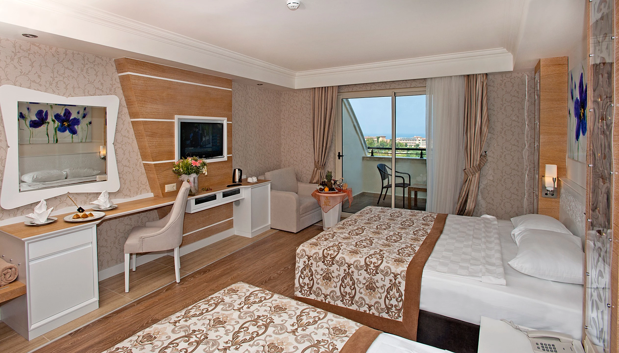 #altIMG Oda in Hotel# Crystal Sunset Luxury Resort & SPA #altIMG in# Antalya, Türkiye - #altIMG Image# 11