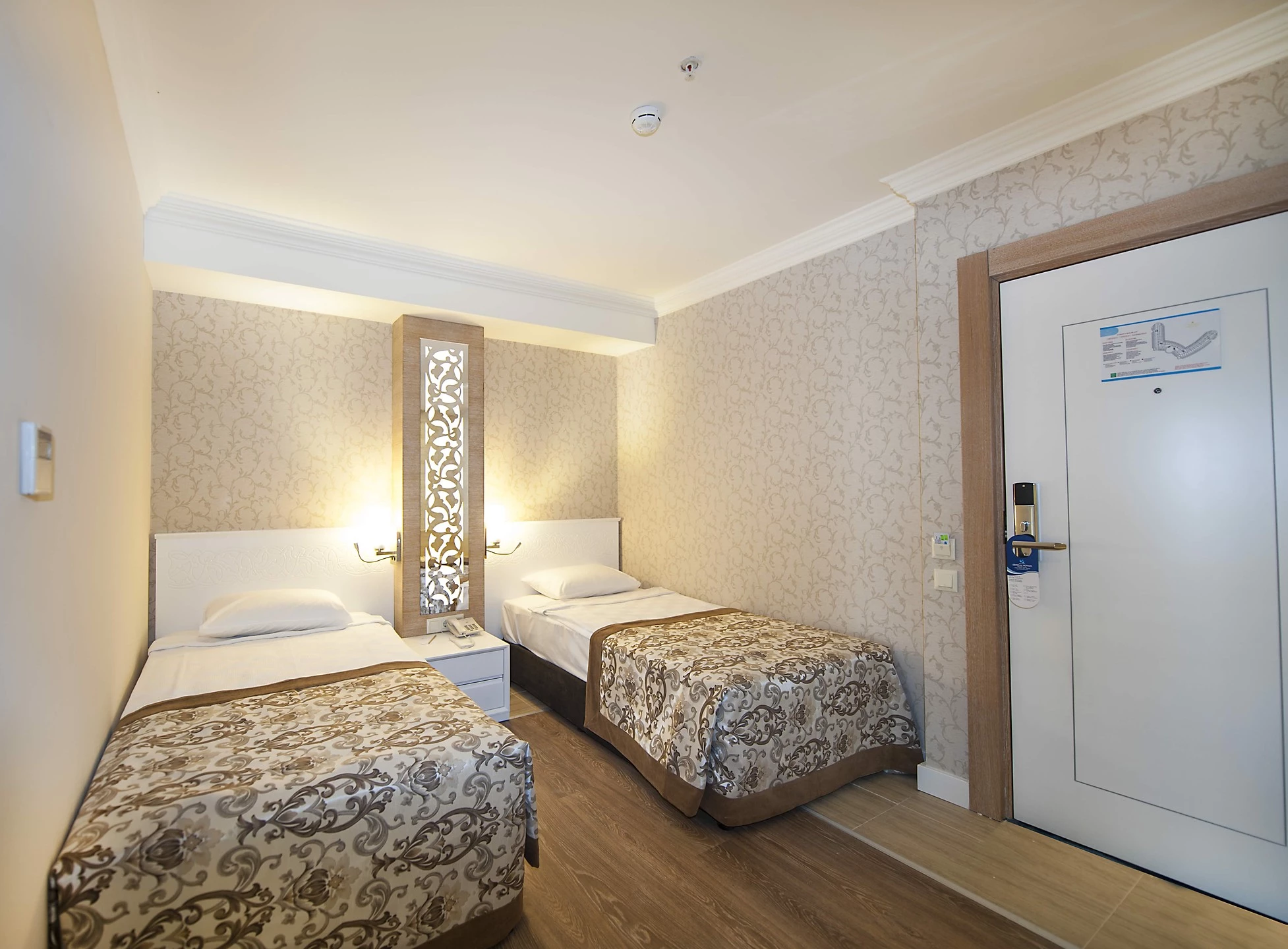 #altIMG Oda in Hotel# Crystal Sunset Luxury Resort & SPA #altIMG in# Antalya, Türkiye - #altIMG Image# 14