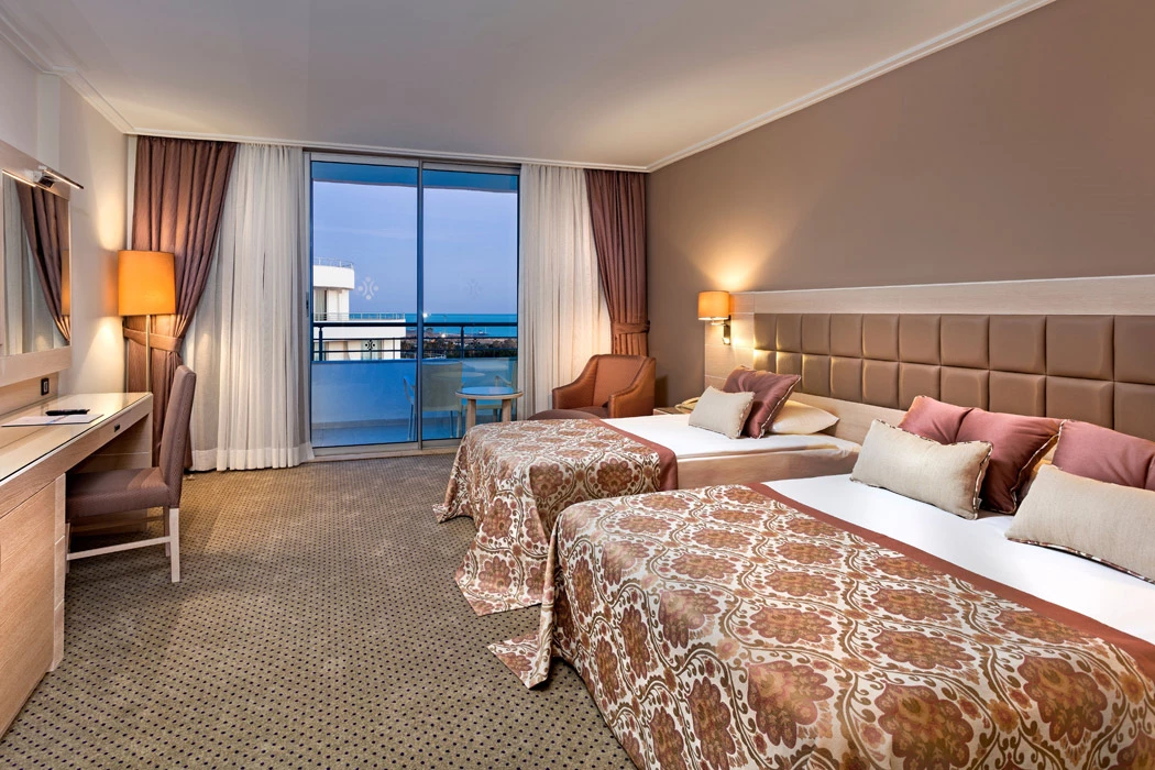 #altIMG Oda in Hotel# Miracle Resort Hotel #altIMG in# Antalya, Türkiye - #altIMG Image# 1