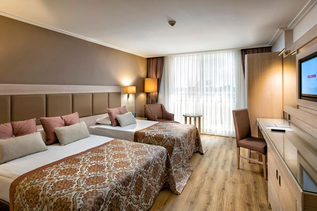 #altIMG Oda in Hotel# Miracle Resort Hotel #altIMG in# Antalya, Türkiye - #altIMG Image# 4