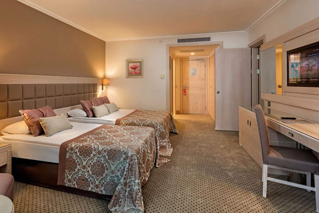 #altIMG Oda in Hotel# Miracle Resort Hotel #altIMG in# Antalya, Türkiye - #altIMG Image# 5