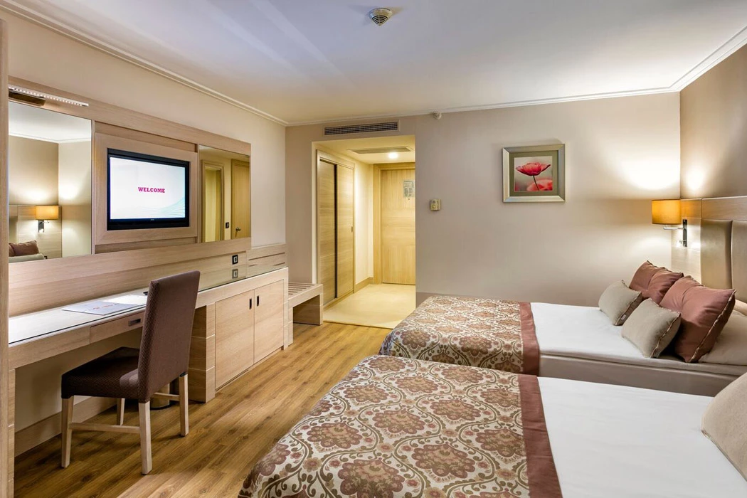 #altIMG Oda in Hotel# Miracle Resort Hotel #altIMG in# Antalya, Türkiye - #altIMG Image# 6